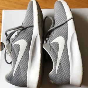 Nike Running Gray Tanjuns